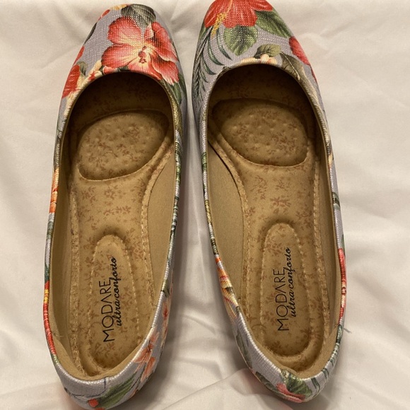 Modare Floral Flats - Picture 2 of 13